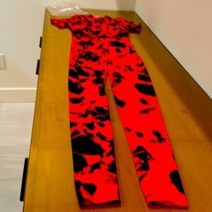 Brand new Scrunch butt Leggings with top size M perfect for work out, or outdoor